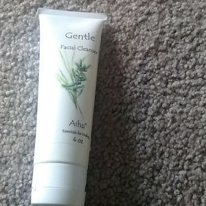 Gentle Facial Cleanser by Aihu
